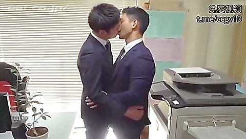 Asian teen sucks big cock and gets fucked in a homemade vid