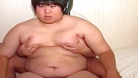 Japanese chick is sucking a huge cock in amateur video